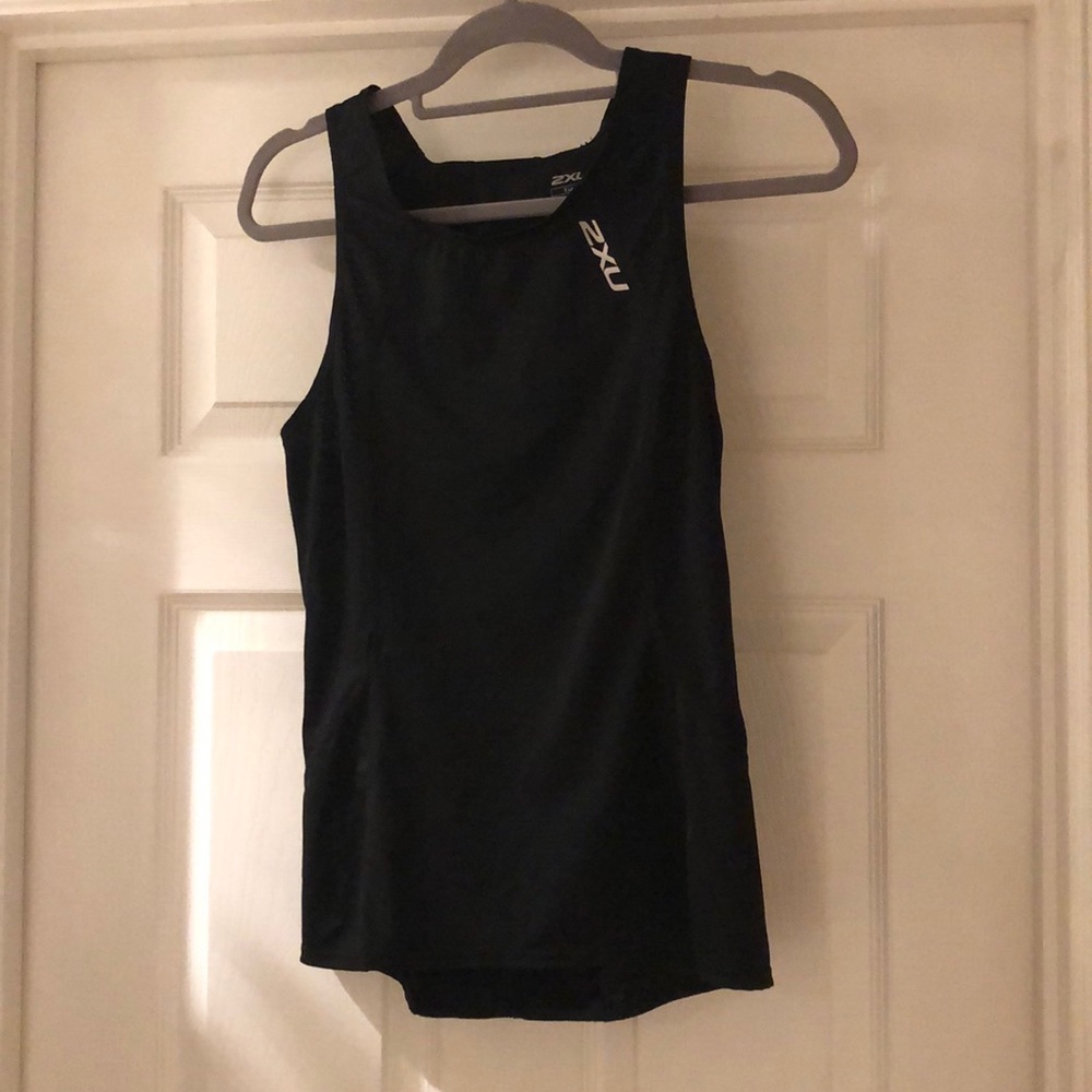 2XU women’s triathlon compression top
